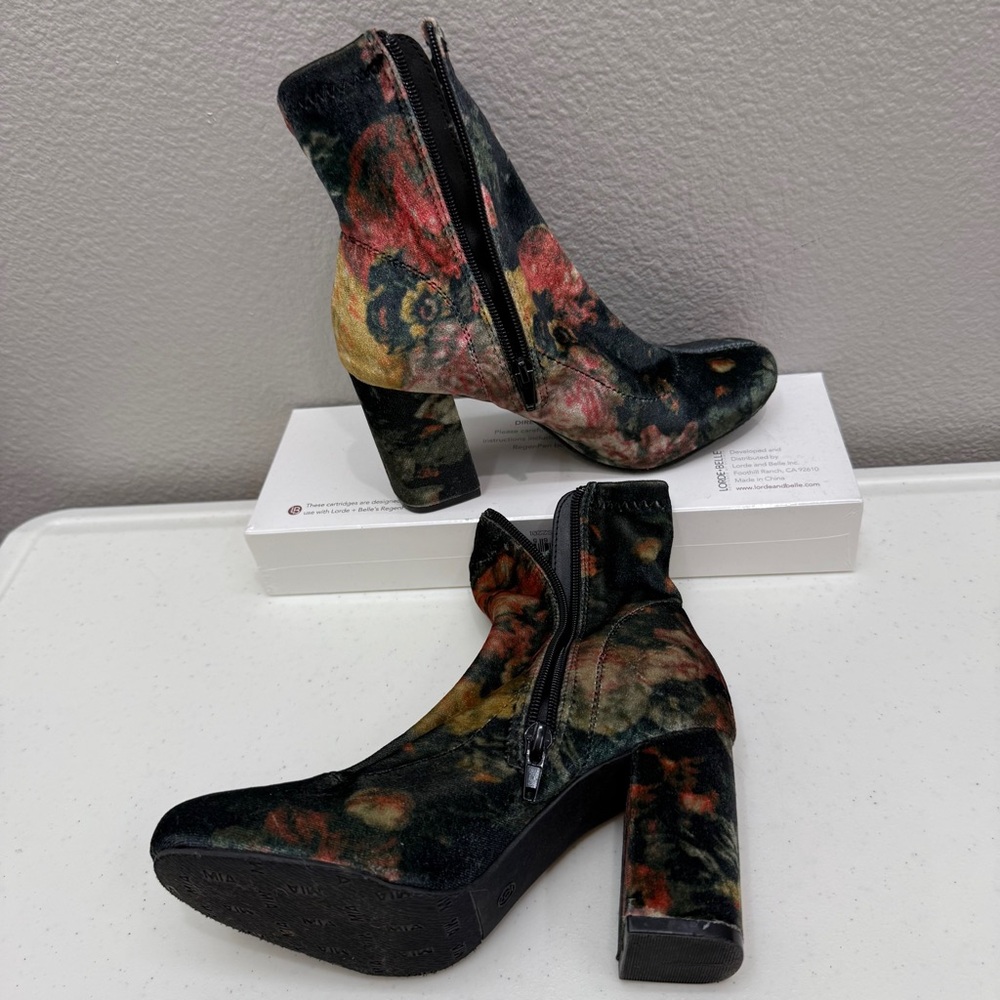 MIA Velveteen Boots Size 6 Floral Velvet Shoes Lux Comfy Block Heel Fall - Picture 7 of 8